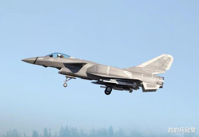 歼-10|当年的五代歼10D如何了？可高低搭配歼20，还能和俄新战机拼外贸