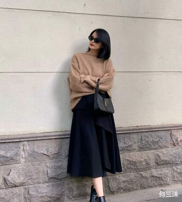 何三沫 不会穿衣搭配的女生可以这样穿，毛衣搭配半身裙，温柔又减龄