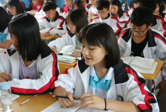 数学|中学生公认难背的文言文中，《出师表》垫底，《离骚》没排上榜首