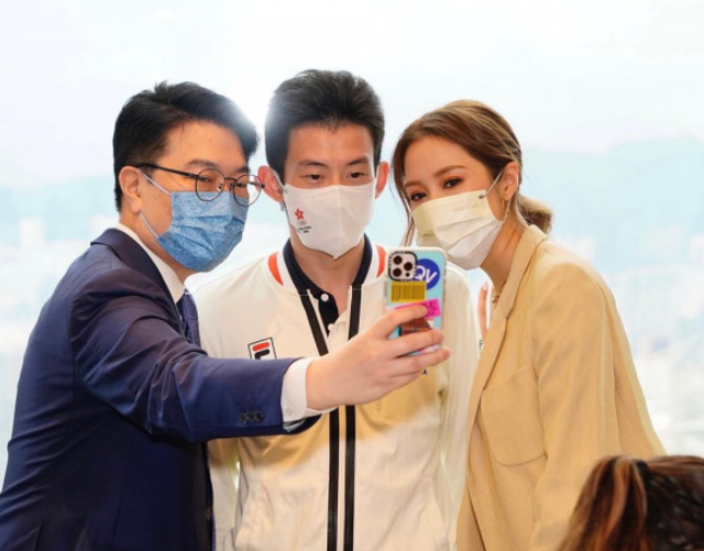 流量明星|力破婚变传言！李家诚夫妇约会被拍好甜蜜，四胎妈徐子淇仍美貌