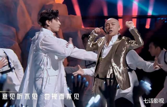 张卫健|《追光吧》话题王，6年只演一部剧的张卫健，为何仍能称霸热搜？