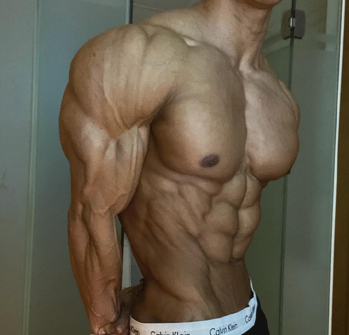 芋头|鸡蛋牛肉食用量是普通人的10倍，臂围达到46cm，厉害了健体冠军！