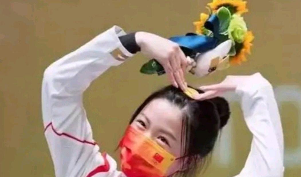 饮食|杨倩一回家就能吃到妈妈做的油焖大虾了 冠军待遇就是不一样