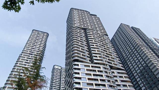 广州市|重庆江北嘴现最牛违章房，土豪打造空中宫殿，千万豪宅无人敢动？