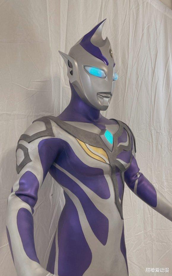 同人|希特拉奧特曼同人皮套公開，形象更像光之巨人，敏捷的化身！