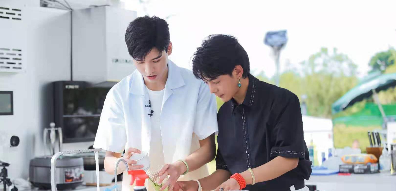 王文娟|《中餐厅》：龚俊可不是张老师口中傻白甜，他是个机灵鬼