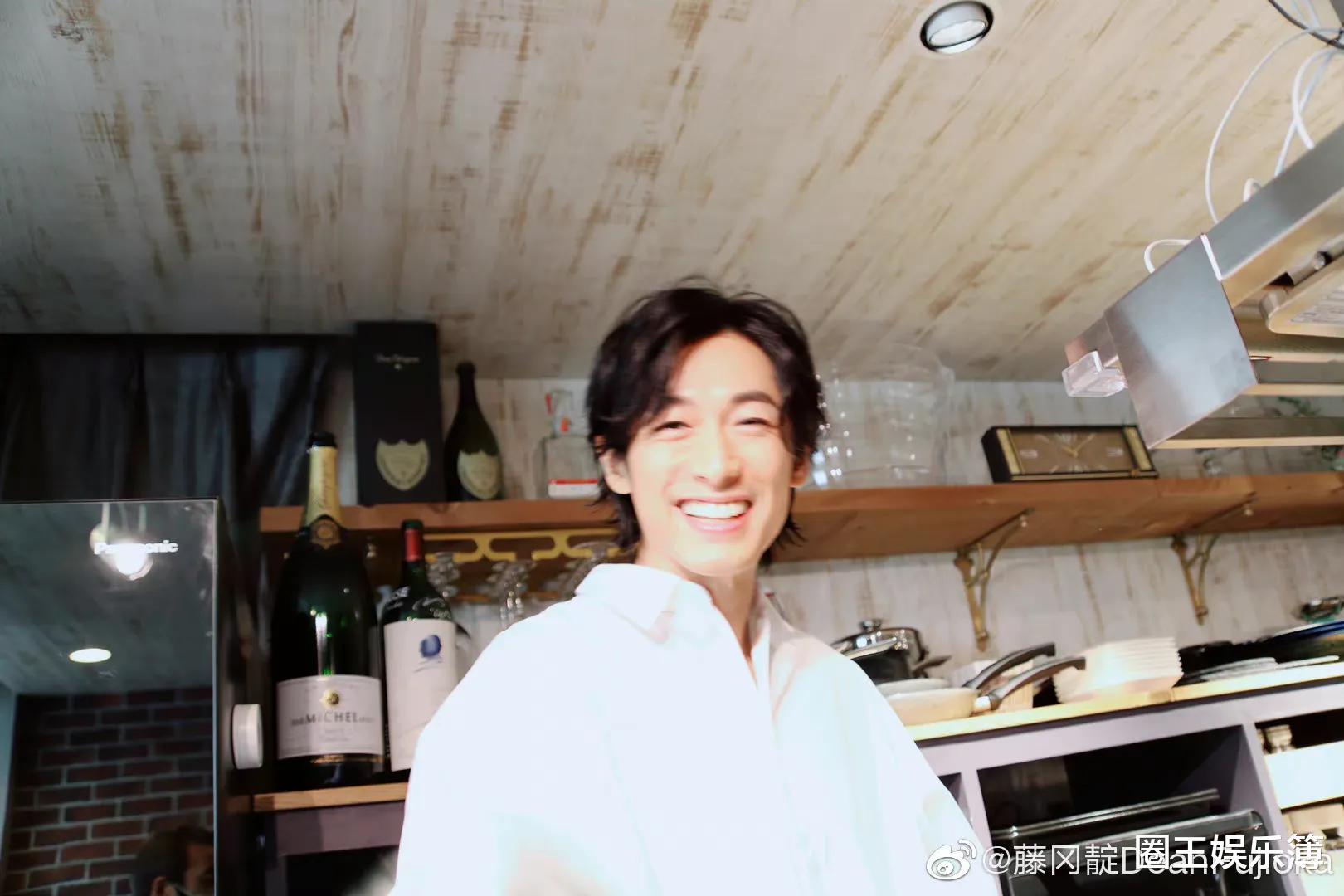 藤冈靛|出道15年！《转角遇到爱》安藤枫40岁堪称不老男神，结婚9年家庭幸福