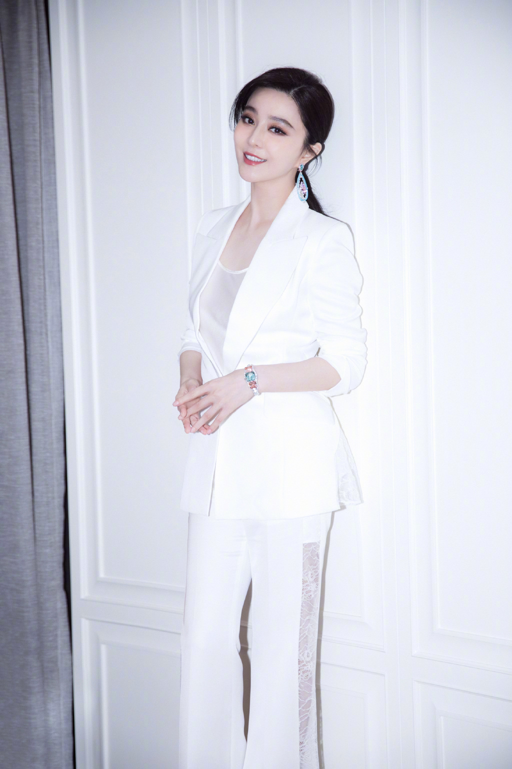 穿衣搭配|范冰冰渴望拍戏，走机场也要穿西装凹出职场范，看着像是去上班