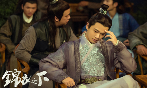 锦衣之下2|《锦衣之下2》换角遭质疑，看清新男主长相，网友：扑定了！