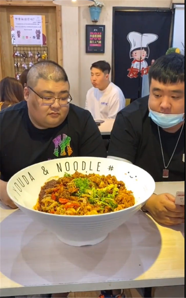 红雨|网红泡泡龙去世，搭档红雨发视频怀念，大蒜涛感慨已经一无所有了