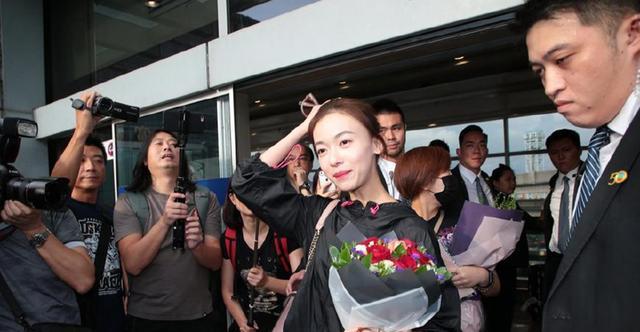 央视|出门带30个保镖6个贴身助理，被央视批评后，她仍“不知悔改”