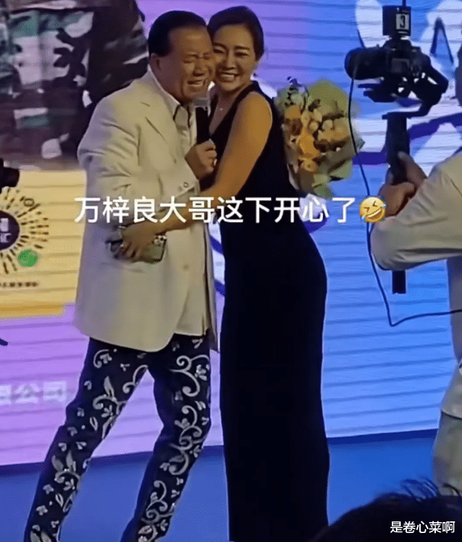 万梓良|真是堕落了！从昔日大哥到走穴演唱，万梓良强吻大姐晚节不保！