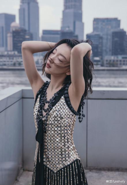 眼妆 内双肿泡眼的周冬雨，为啥眼妆能如此清透？多亏了眼妆上的小心机