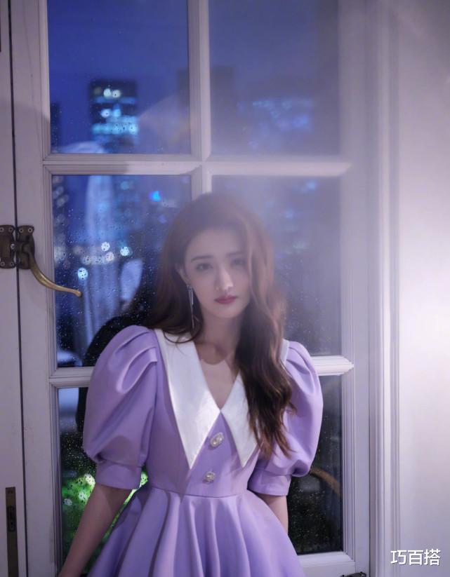 巧百搭|徐璐私服真养眼！紫色公主裙复古气质，甜美笑容很吸睛