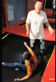 “在老家建了一栋房子,可工人把图纸拿反了!”