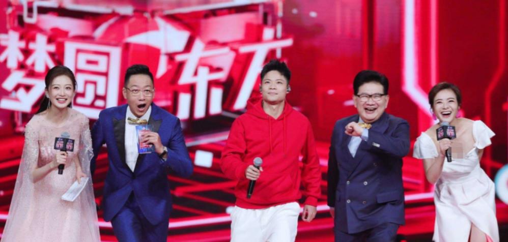 穿衣搭配|冯琳现身晚会主持，又一次艳压群芳惊艳众人，这才是我们该追的星