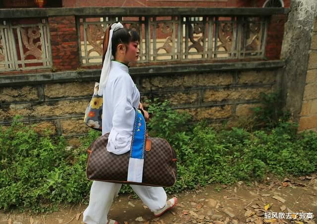 河南|河南“哭灵女”一场赚700元多，哭丧是恶习吗？该不该禁止？