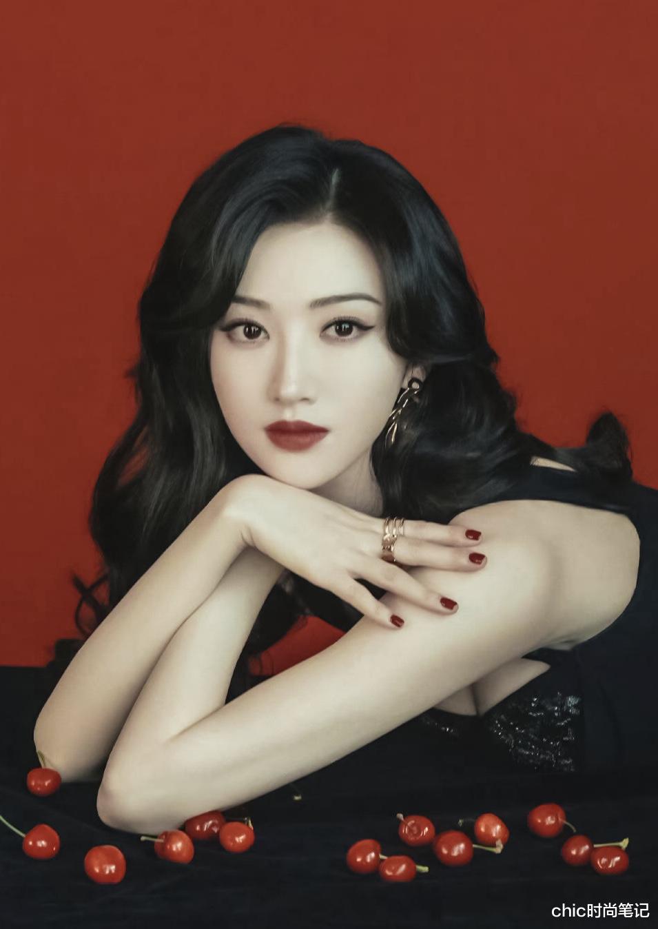 chic时尚笔记|《乔家的儿女》三丽出圈了，原生的脸，完美诠释复古挂历女郎