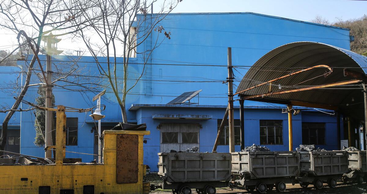 琳妹儿说 亚洲第一天坑：落差444米面积近500个足球场，能塞下一个东方明珠