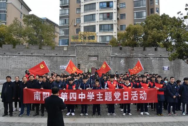 云上南阳 南阳市第四中学开展“学雷锋,争做志愿者”主题活动