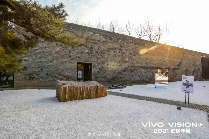 翻转|vivo携手三影堂在北京开设影像年展，呈现照片下的好故事