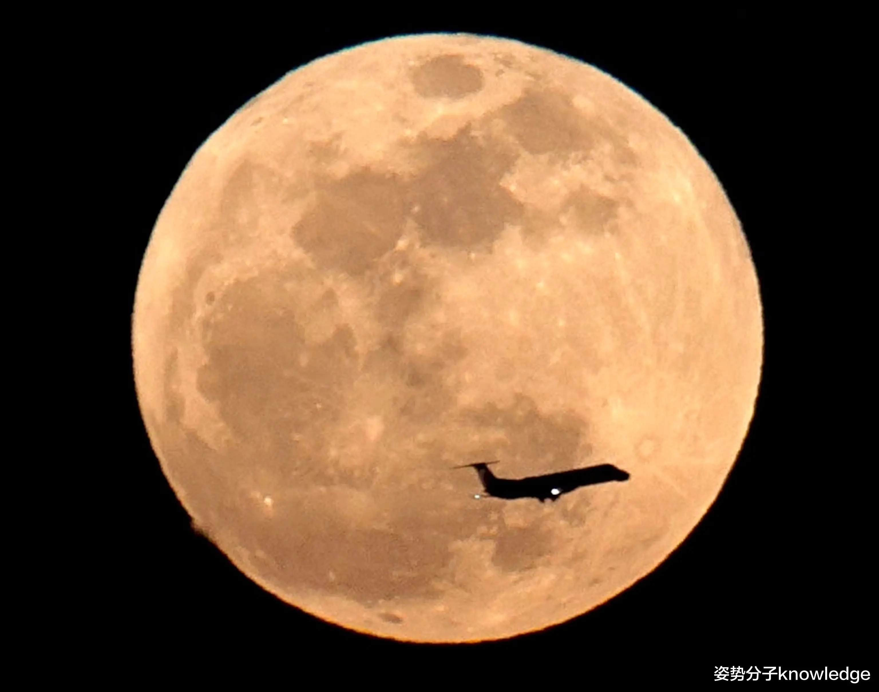  月球上看地球是什么样？视直径是满月4倍，还能看“超级地球”