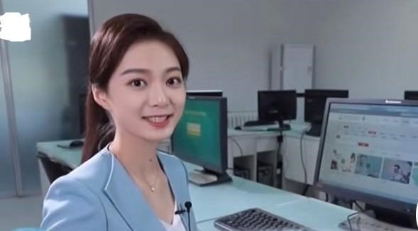 冯琳|“领诵员”冯琳再次登台朗诵，端庄又大气，已经脱掉不少学生气