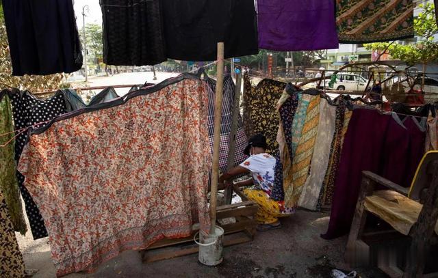 緬甸街頭懸掛著大量女性筒裙，有何寓意？-圖9