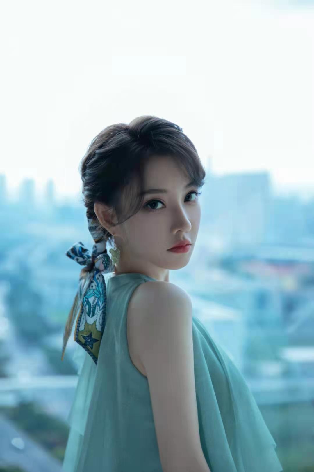 晋松|冯提莫新属性曝光？为了美食不遗余力！吃不胖体质羡煞旁人