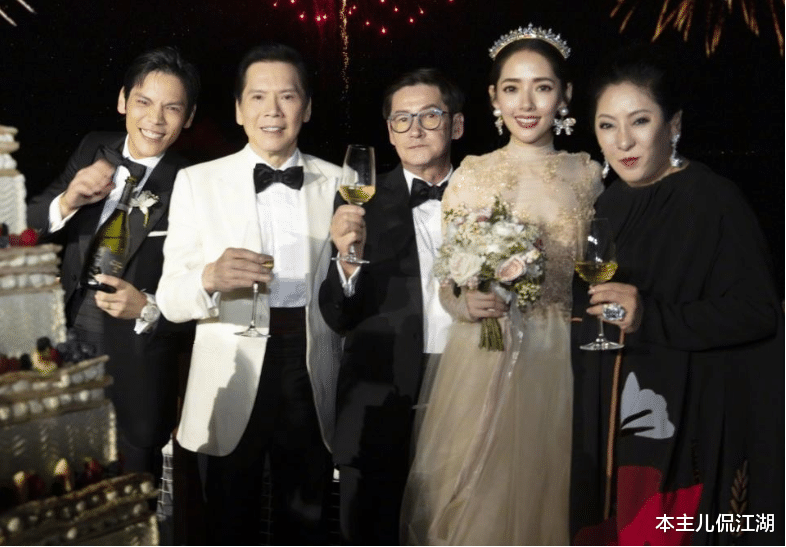 向华强|2个老婆3个孩子，晋级爷爷的向华强，为什么72岁才抱孙？