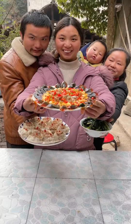 带货|牛爱芳的小春花：憨厚形象是假的？旧视频剧本被扒，网友坐不住了