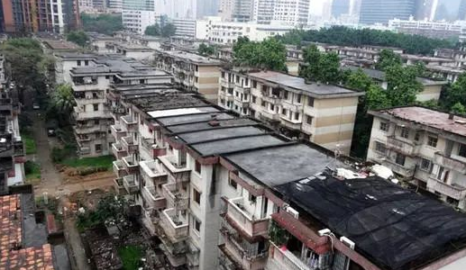 |楼市出现3个信号，2022年房价或让人想不到，该不该买房已经清楚