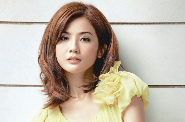 宋亚轩|蔡卓妍办派对庆祝39岁生日,30人参加场面热闹,男友妹妹来送祝福