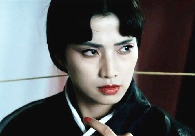 西协美智子|西协美智子：酷似山口百惠，靠肌肉和打戏走红，63岁和儿子像姐弟