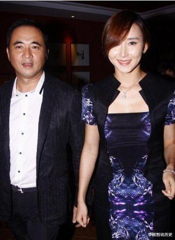 胡静|为让妻子睡安稳觉，丈夫主动切掉器官，身价百亿却“独宠”她11年