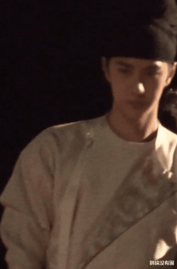 王一博|王一博风起洛阳新造型公开，网友：立马脱粉蓝湛、谢允们