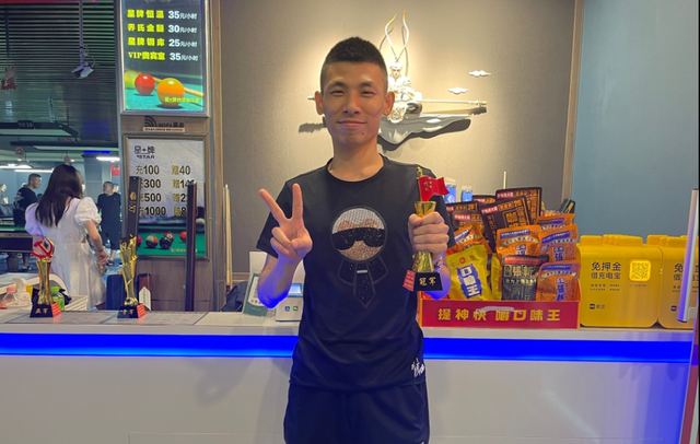 吕布|斗鱼一哥旭旭宝宝停播，粉丝牌暴跌单日掉粉25w！大坤坤都没法救