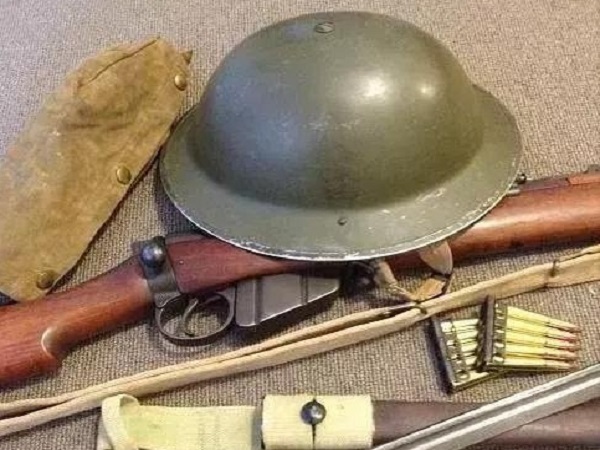 德军|拒绝“尖顶”！“大耳垂”钢盔鼻祖1916，德军士兵面貌焕然一新