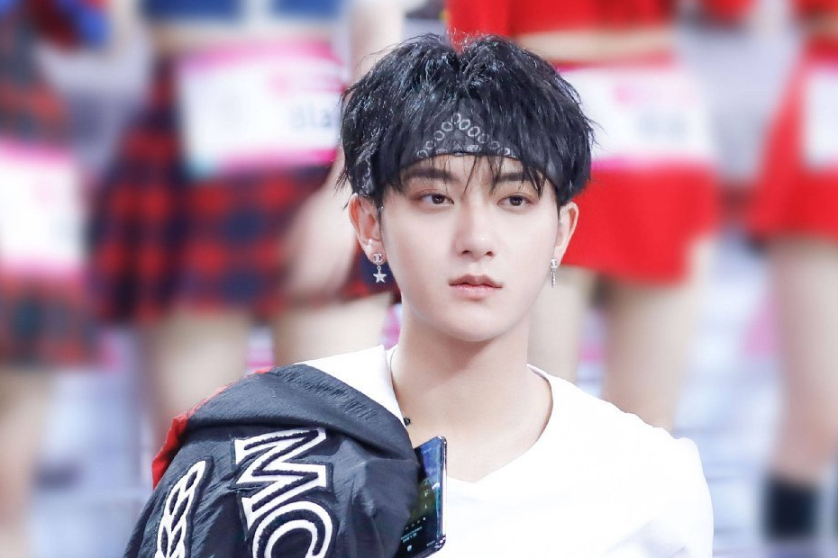 张艺兴|归国四子纷纷加盟综艺做导师，差距却一目了然，只有他勉强合格