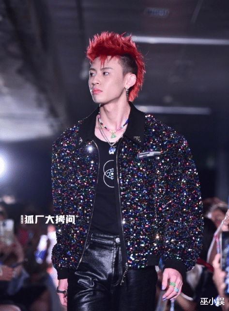 战狼2|王琳凯颜值坍塌？现场走秀表情严肃，面部发腮生图与素人没区别？