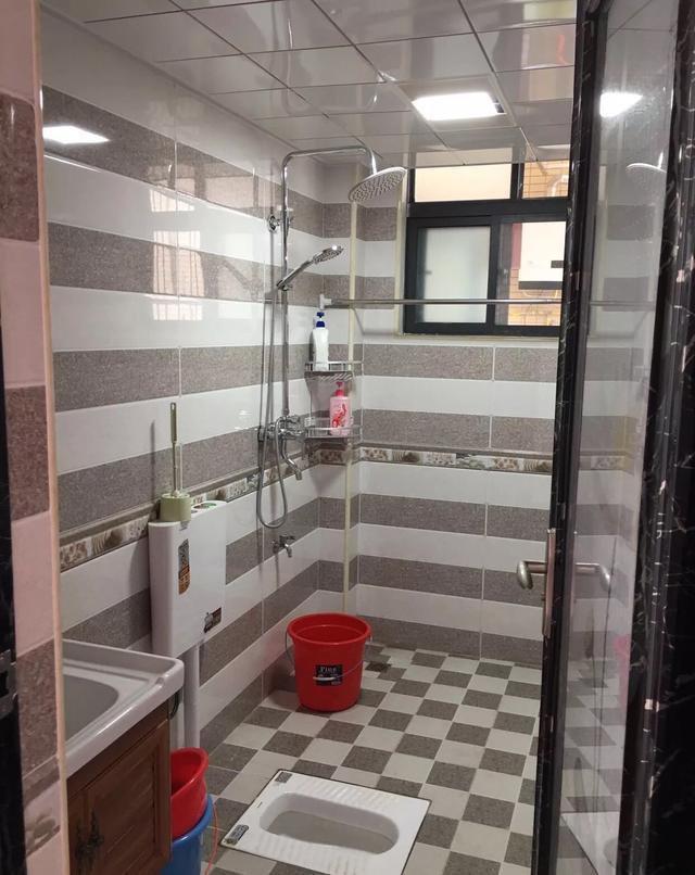 农村来的表哥,硬生生把小区房装成了农村房,这效果果真不懂欣赏