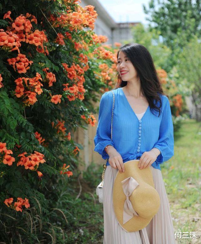何三沫|40岁的女人已经不再年轻,但可以很优雅,会穿衣搭配很关键