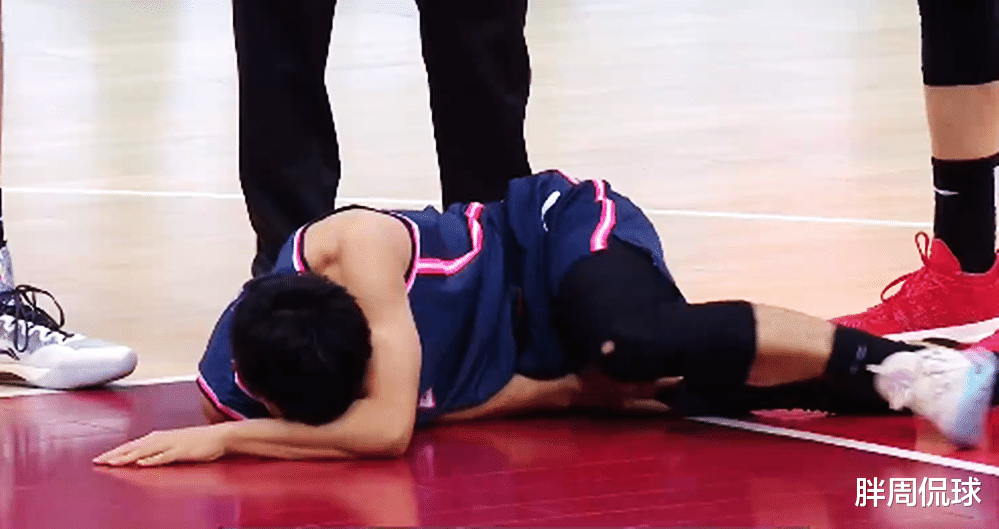 北京男篮|CBA京粤战太火爆！杜锋2节连折两员大将，北京首钢球风真狠