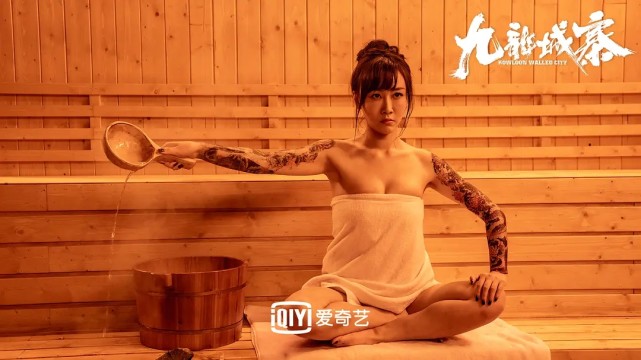 圣诞节|《九龙城寨》上映，硬汉释彦能拳战恶霸，美女老大改造城寨