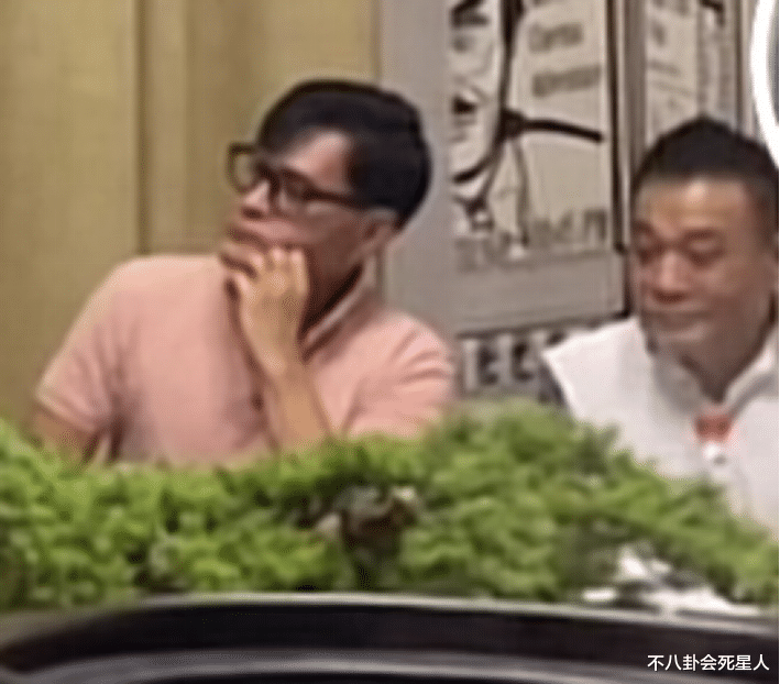 徐少强|香港老艺人聚会，万梓良坐C位不停说话，70岁徐少强带私生子现身
