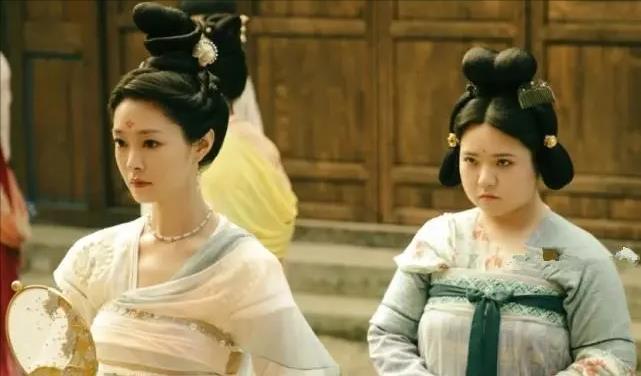 张艺兴|《风起洛阳》的神仙选角，胖丫鬟出圈走红，网友：现实版唐瓷娃娃