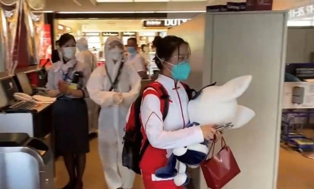 丸子头|双金得主杨倩真意气风发！回国首晒美照，穿着简约却藏不住巨星范