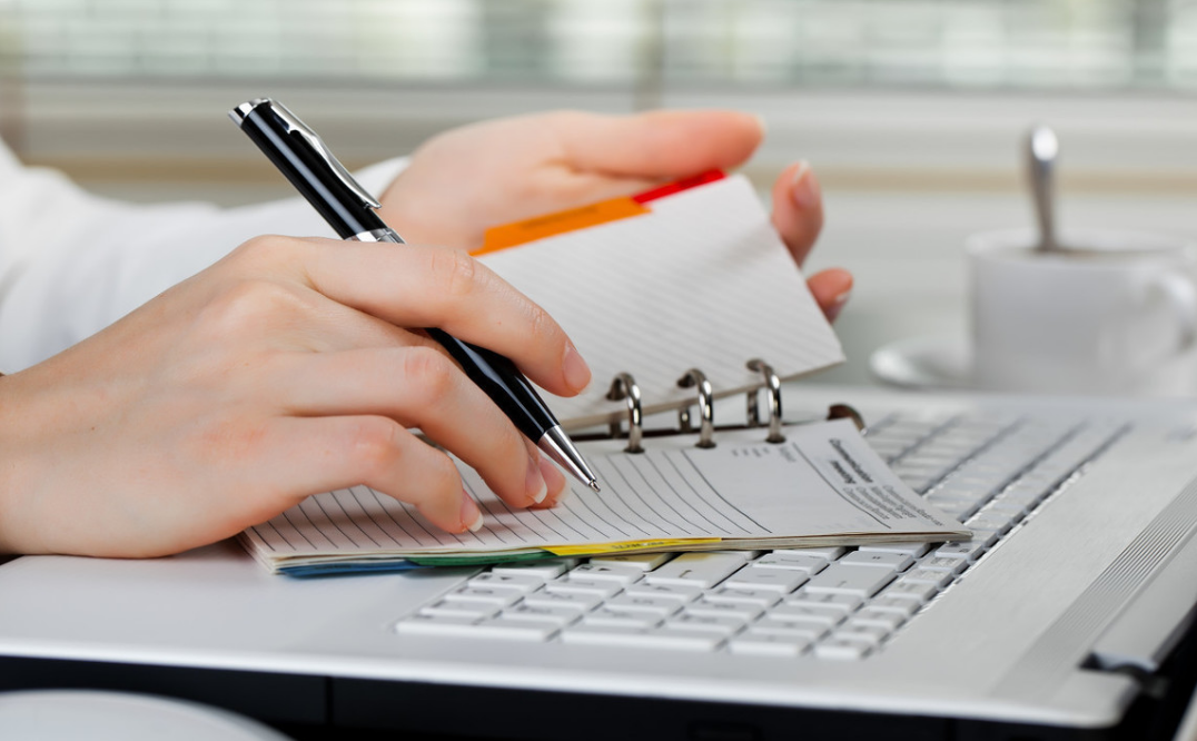 大学生|越老越吃香的三个职业,别人还在为工作发愁,你已经成为人中龙凤