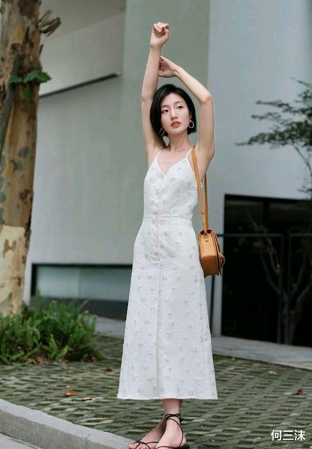 何三沫|夏日穿搭要做减法,简单精致的穿搭,才能更彰显出自身的魅力