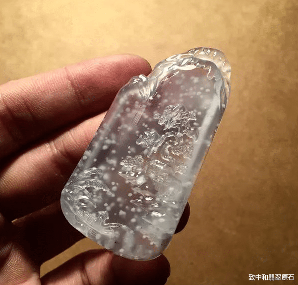 翡翠|商家要价98000，闺蜜砍掉2.2万拿下料子，切开后商家肠子都要悔青！